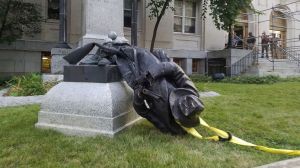 A toppled Confderate statue.
